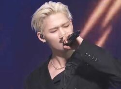 「まだ10代？！」ENHYPEN・ニキ、金髪の短髪で大人の色気爆発！ライブ力の高さを証明、圧巻ステージで会場を飲み込む