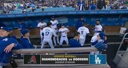 一体、何が起きた…！？ 大谷翔平、中継カメラがとらえた激レアシーン　試合前のベンチで一瞬だけ見せた“謎の動き”が話題に　ファン騒然 「可愛すぎるw」「テンション高すぎ」