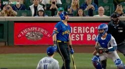 佐々木朗希の「エゲつない」変化球に“60発男”のバットが止まらない！ 97cm落ちたスプリットに米驚き「こんなの反則」