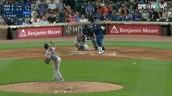 鈴木誠也も驚きの表情、キレ味鋭いスライダーにバット真っ二つMCも心配の声「元気ないように見えるのは私だけでしょうか」