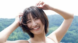 “グラビア界最強ボディ”榎原依那、圧巻のプロモーション 『FLASH』初登場で表紙飾る