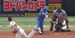 ほぼ奇跡！ホームランよりも難しい？ 当てたら賞金100万円「看板直撃弾」 途中で捕球されずに低弾道ライナーで“フェンス直撃必至” 西武・栗山巧が史上8人目の快挙達成