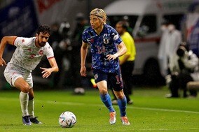 「もうW杯当確」「鎌田決めろよ！」決定機演出＆再三の好クロス、圧倒的存在感の伊東純也に称賛の声続々！