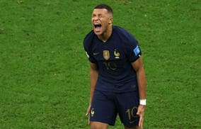 「W杯の決勝だぞ」ムバッペがW杯決勝のハーフタイムに檄を飛ばす姿、ハットトリックの裏側が公開