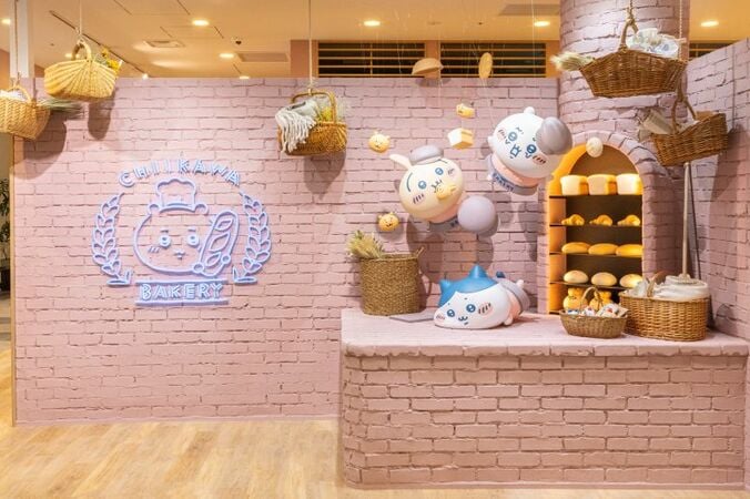 「かわいすぎて写真会が始まりそう」と反響、ちいかわベーカリーに「映画ちいかわ」限定コラボパンが登場 2枚目