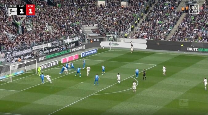 「エグすぎん？」町野修斗、美しすぎる“超ロングスロー”炸裂「飛びすぎやろ」「すげえな」相手DFが混乱→驚異のボール軌道…スタジアム騒然 4枚目