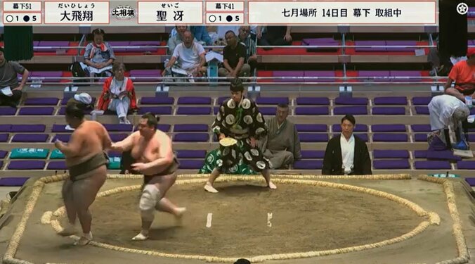 「自分から出ちゃった」不自然に土俵を割った力士に困惑「送り出す前に自ら出た」「どこか痛いのかな」心配の声も 5枚目