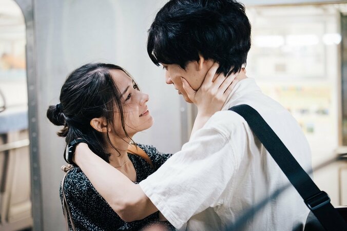 自分の時より優しいキス…恋した俳優とライバルのキスシーンに舞台裏で号泣『ドラ恋～Kissing the tears away～』act.7 6枚目