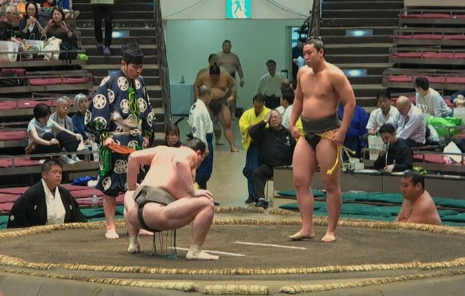 「超小顔」「何頭身だよ」188センチ、“モデル体型”のイケメン力士にファン驚嘆 「脚長いな」 2枚目