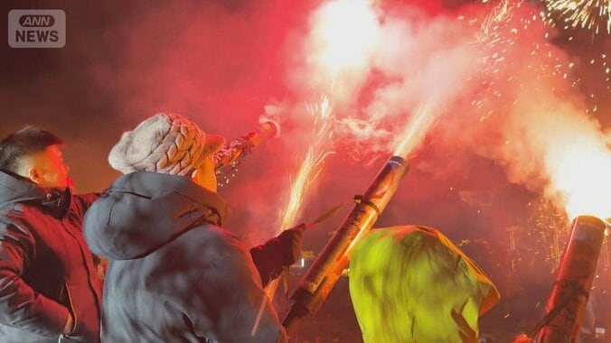 中国春節　爆竹や花火が解禁…大規模火災で死者も　訪日自粛「航空券取れる」タイ人気 1枚目