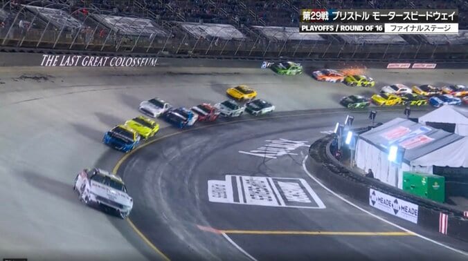 クラッシュでホイールが「壊れた」 真っ二つで火花散るも「ぶつかる前に壊れたのでは」 まさかの事実が判明した「珍しいアクシデント」 2枚目