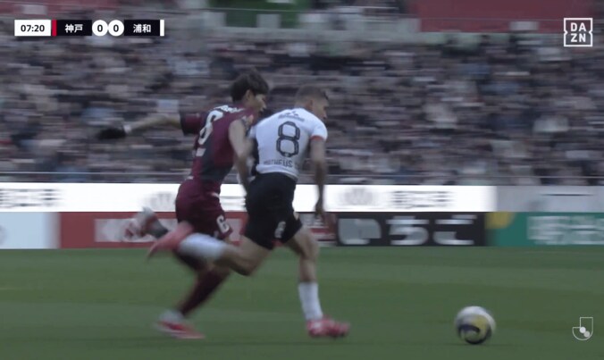 トレンド１位！ 浦和サヴィオの“無からのチャンスメイク”が「神すぎる」「異次元」「怪物だ」50m重戦車ドリブル→超絶スピンパスの一部始終 2枚目