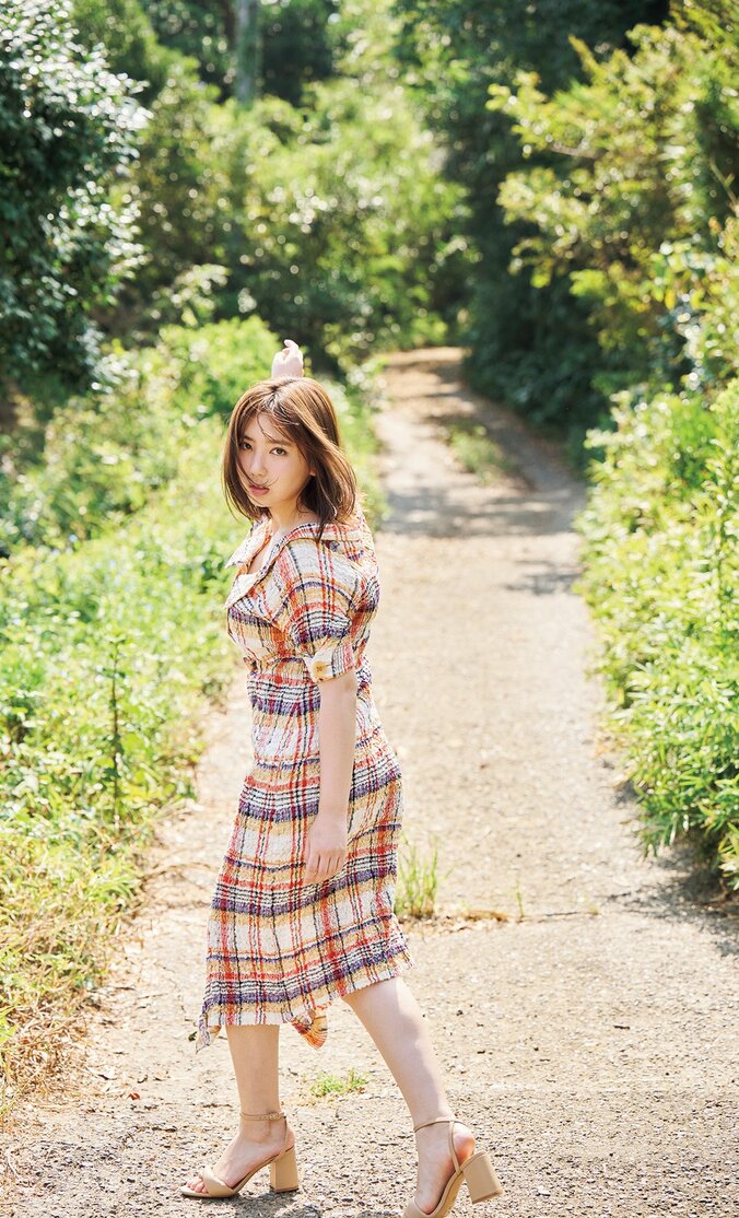 【写真・画像】沢口愛華と人里離れた古民家へ 五右衛門風呂から“究極ボディ” 『旬撮GIRL Vol.22』表紙登場　1枚目