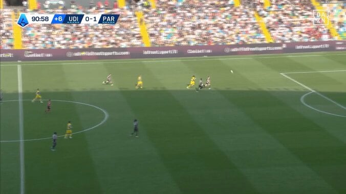 鈴木彩艶、“飛びすぎ”パントキックに実況「90m近く飛んでいる」 実際は70m超えも…思わず一言「ここまでいく」衝撃の光景 3枚目