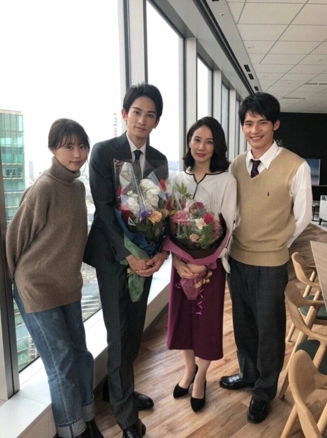 有村架純&吉田羊ら『中学聖日記』集合写真に反響「ロスです！」「最後まで目が離せませんでした」の声 1枚目