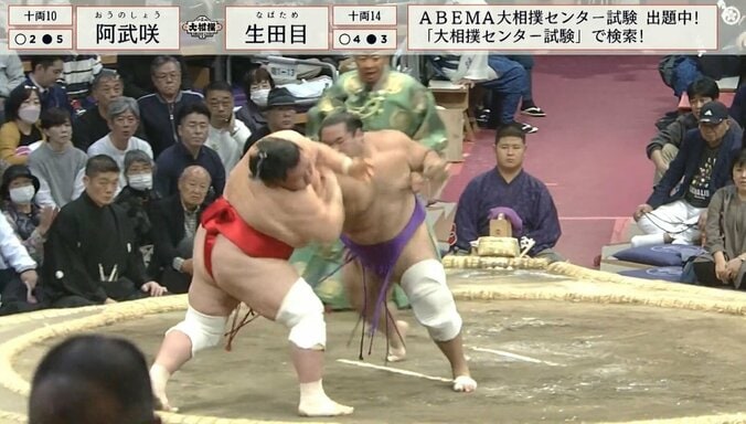 【写真・画像】フラフラと…力士が突如崩れ落ち土俵下に落下の危険も咄嗟に抱える力士の姿に「感動して泣きそう」「グッとくる」ファンほっこり　1枚目