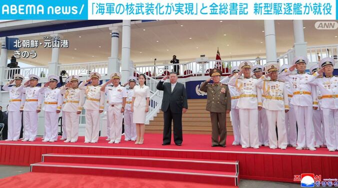 北朝鮮・元山港 敬礼