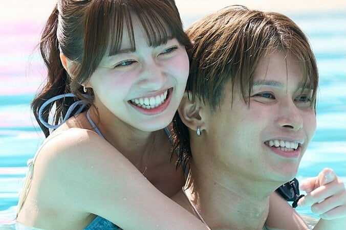 【写真・画像】爆モテ水着美女たちが“密着”騎馬戦! イケメンとの刺激的すぎる戯れに「おいおいおい!」「令和やぞ」 1枚目