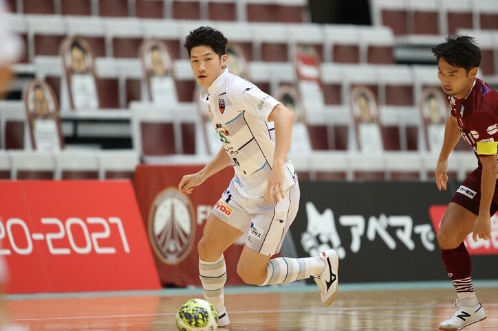 頭 足 いや 肩です ゴン中山ばりの泥臭いフィニッシュに よく突っ込んだ 称賛の声 サッカー Abema Times