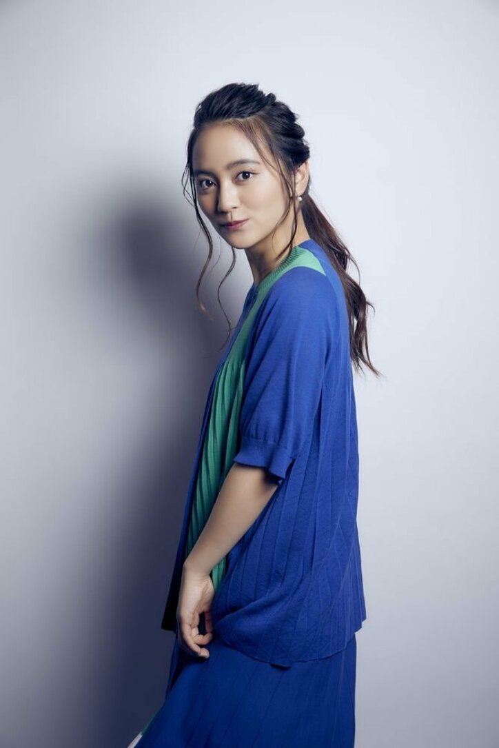 岡田結実、連続ドラマ初主演で妖精役の遠藤憲一と恋人よりも密な距離に　「おじさんのかわいさに癒されます」