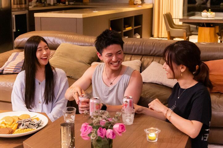 「お風呂一緒に入る？」元NGT48加藤美南、ほろ酔い＆セクシーな部屋着姿で好きな男性とベッドに腰掛け大胆お願い！アン ミカ「夜の勝負の仕方を分かってる」絶賛