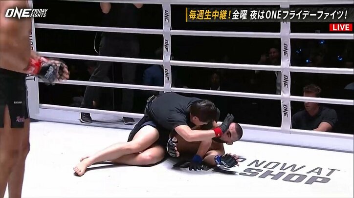 露骨な反則連発にレフェリー激おこ「イエローカード→“掌底フック”で逆転KO→勝利者ボーナス」に賛否