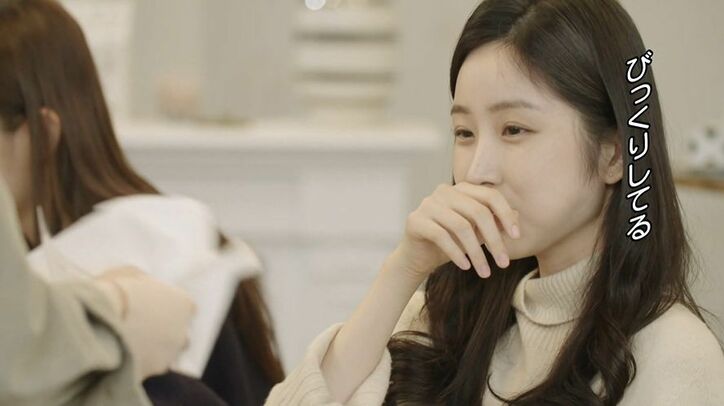 モテ美女が呆然…夕飯で彼女をめぐり2人の男の分かり易すぎるバトルが勃発！