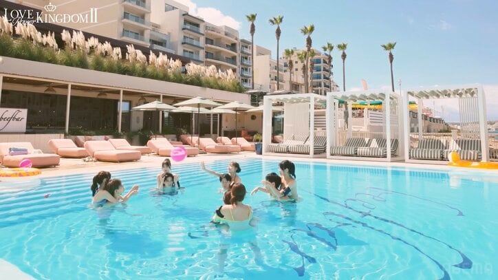 【写真・画像】爆モテ水着美女たちが“密着”騎馬戦! イケメンとの刺激的すぎる戯れに「おいおいおい!」「令和やぞ」 3枚目