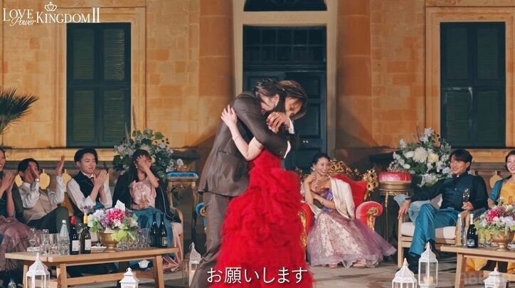 【写真・画像】“小泉今日子の娘役”女優、全員の前で熱烈キス！ 金髪モデルとのカップル成立に「」「」と反響　3枚目