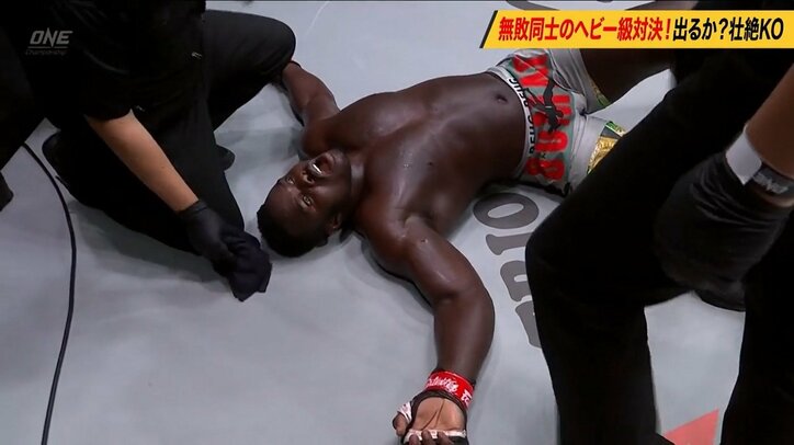 対戦相手も愕然…ガス欠の末に“反則”アピール “前代未聞”のTKO負けに波紋広がる