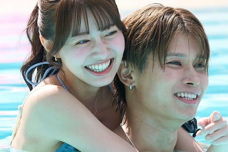 爆モテ水着美女たちが“密着”騎馬戦！ イケメンとの刺激的すぎる戯れに「おいおいおい！」「令和やぞ」