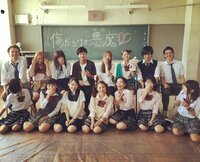 映画「傷だらけの悪魔」加弥乃、足立梨花＆岡田結実らとの集合写真を公開