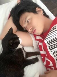 アレク、妻・川崎希との思い出の”バカラ”を割り反省「のんちゃんごめんね」