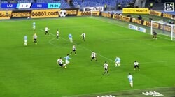 どうした鎌田大地？「動きがバラバラ」「何も与えられず」ドリブルで仕掛ける→あっさりボールロストの残念すぎるシーン…４試合ぶりの出場で現地メディアから酷評