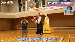 押し合いには絶対負けられない！？元関脇・豊ノ島がバスケ“リバウンド王”に挑戦「相撲の立ち会いに似てる」共通点発見に目キラキラ