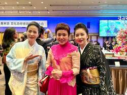 藤あや子、“相方”＆大竹しのぶとの3ショット公開「素晴らしい祝賀会に感動しました」