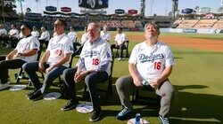 ドジャース戦に野茂英雄が登場！ 55歳のレジェンド降臨に球場大歓声 「元気そう！」「野茂さんがいたから…」ファンも歓喜