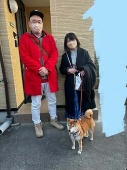  上島竜兵さんの妻、亡き夫の墓参りに訪れた人物「お忙しいところ、時間を作って来てくれて」 