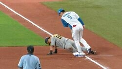 虎ファンも衝撃！ 日ハム・江越の“爆肩レーザー”を甘く見すぎた？ 三塁憤死の阪神・前川の走塁に問題がある？　ネット上でも物議を醸したスーパープレーを里崎氏がブッタ斬る