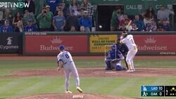 “ほぼ大谷翔平”が出現！？ 緊急登板したド軍内野手の“超スロー魔球”がヤバすぎる　相手バッターの様子がおかしくなる「実は魔球の使い手」「70キロのスライダーw」