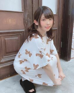 部屋着ショットも「最高にかわいい」「表情が素敵」人気コスプレイヤー・えなこのオフショットが大好評