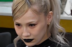 美人ダンサー、衝撃のイメチェン姿を公開「なんでこんなに似合うんだ」「アダムスファミリーに出てきそう」と反響