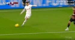 「中、一切見てません！」「速すぎるな…」 相手DF陣を崩壊させた超高速“ノールック”クロスが炸裂した瞬間　美しすぎるパスワーク→相手GKの股の間を通す完璧ゴール