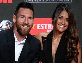 「勝利の女神！」８強進出のアルゼンチン代表メッシ、妻との２ショットが“いいね”1200万超えの大反響！「なんて美しいんだ」【W杯】