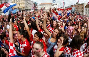 熱量はアルゼンチンに劣らず！W杯3位のクロアチア、サポーターが首都の広場を埋め尽くす