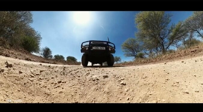 「ナナマル最強」「本来こういう車で走るところ」ランクルが世界屈指の悪路を走る姿に反響 “小さな新型”にも「FJ復活するんだね」熱視線 3枚目