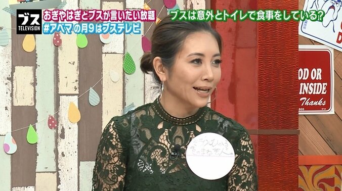 コンセントを抜き取り、ゼロから化粧…女子トイレでのブス行動あるある 3枚目