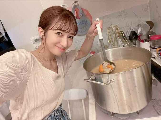  辻希美、巨大な鍋で大量に作った料理を公開「我が家にはなかなか無い」  1枚目