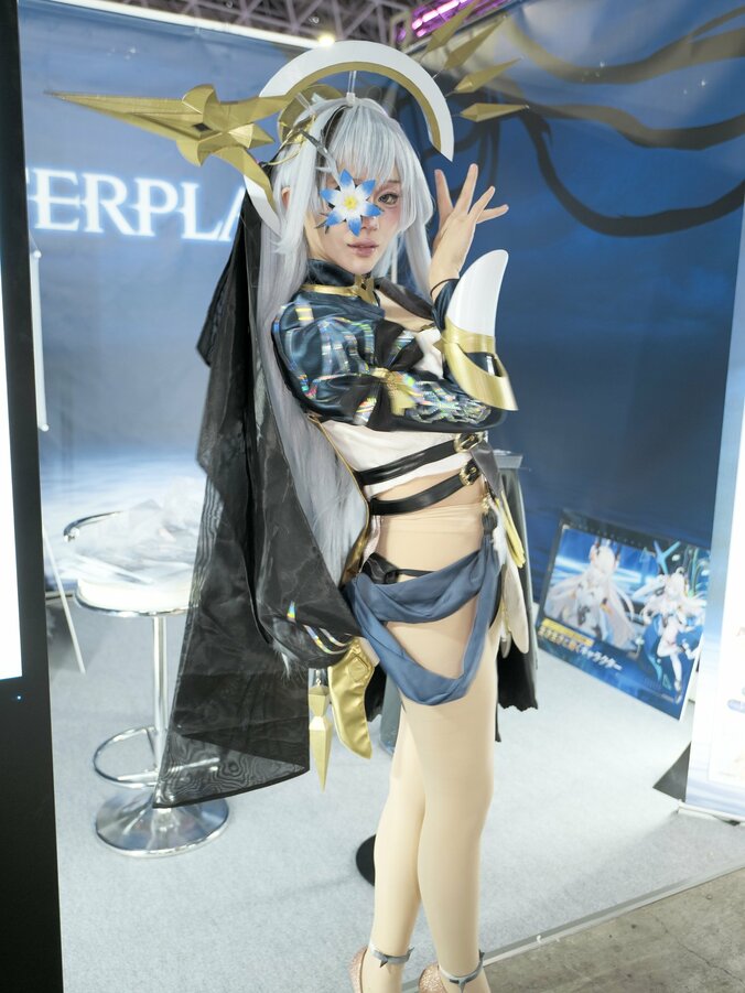 “美ジュアル”なコスプレイヤーたちがブースを華やかに彩る！「東京ゲームショウ2026」アウタープレーン（OUTERPLANE）レポート 3枚目
