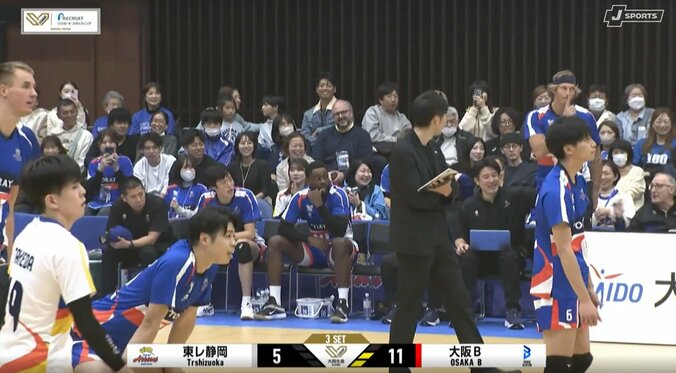 選手交代でまさかの光景